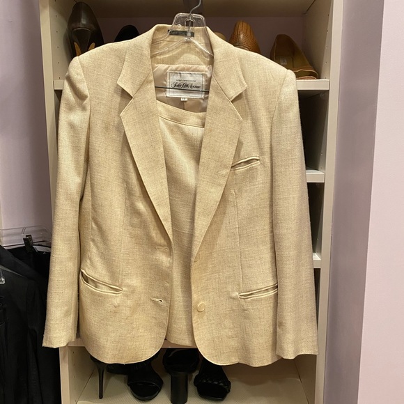 VINTAGE Saks skirt suit - Picture 1 of 8